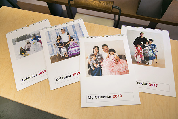 家族をつなぐ素敵な習慣 年賀状と一緒に 手作り家族カレンダー 写真でオリジナルカレンダー作成 富士フイルムのフォトカレンダー21