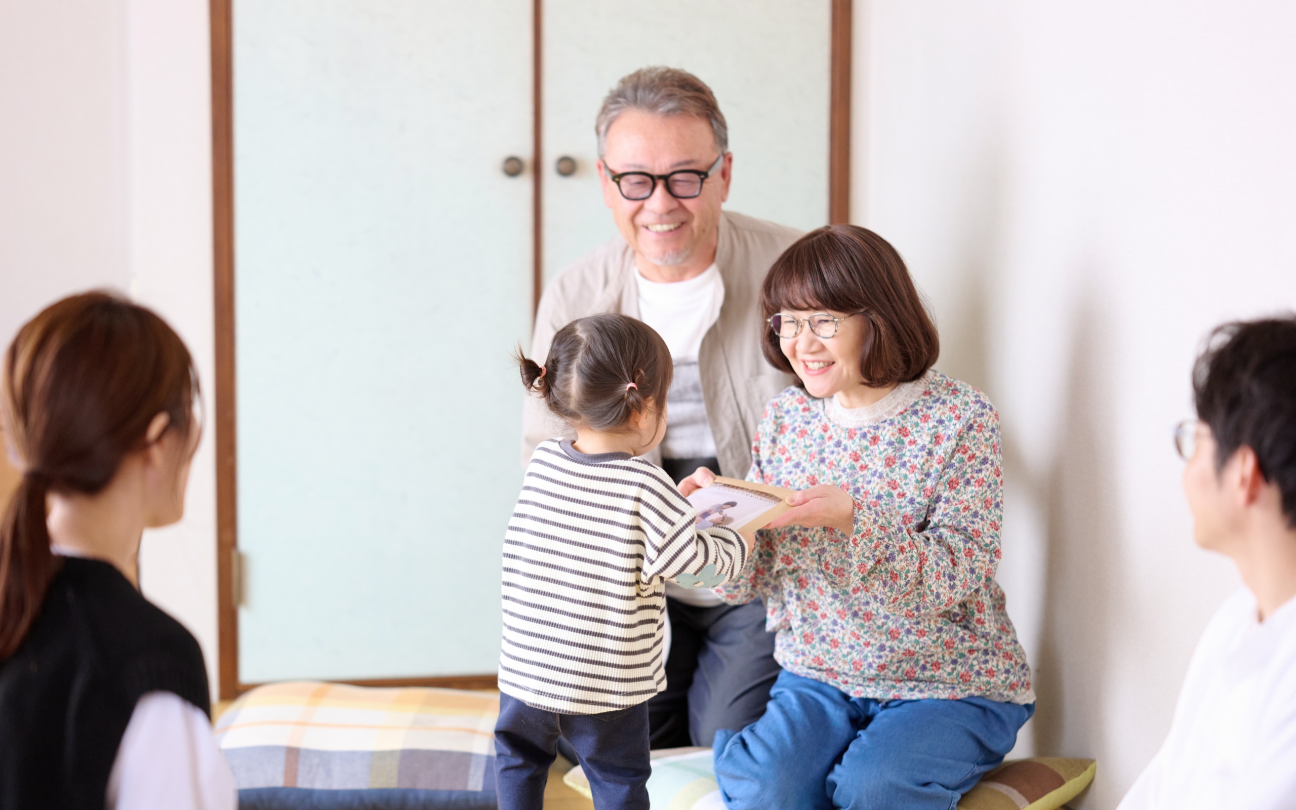 家族のしあわせを描く 帰省の贈り物