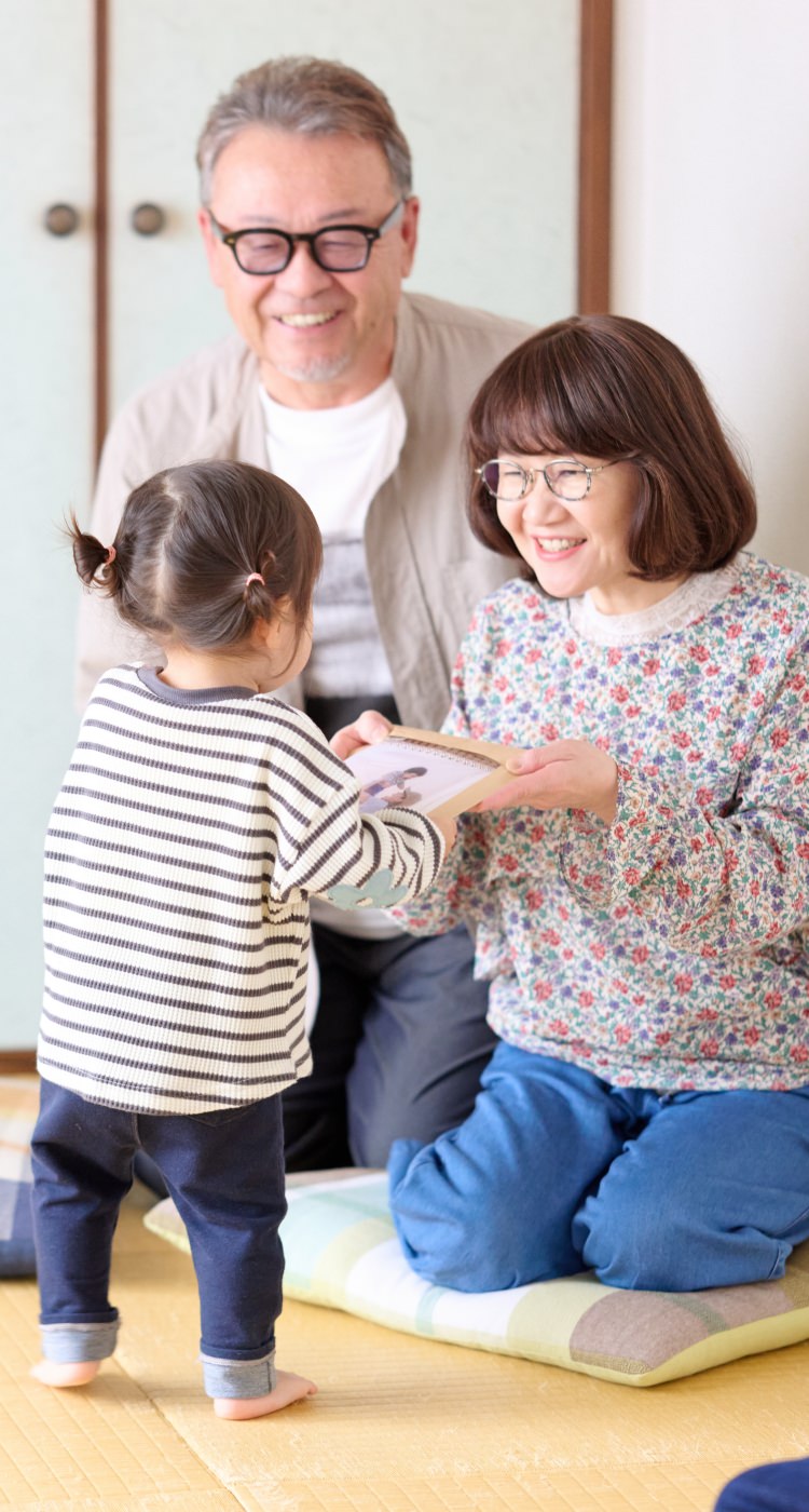 家族のしあわせを描く 帰省の贈り物