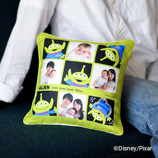 写真：オリジナルディズニークッション